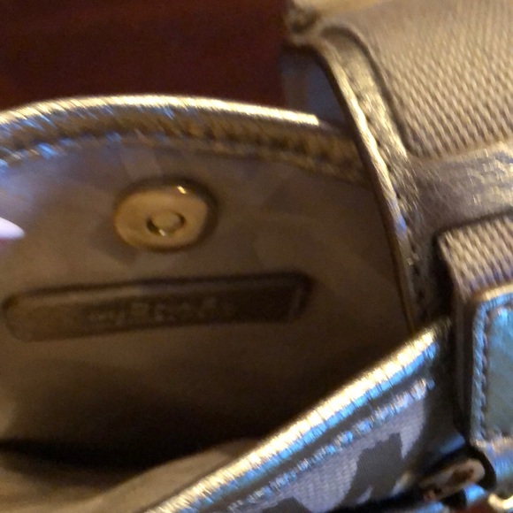 Michael Kors crossbody purse - Picture 4 of 4